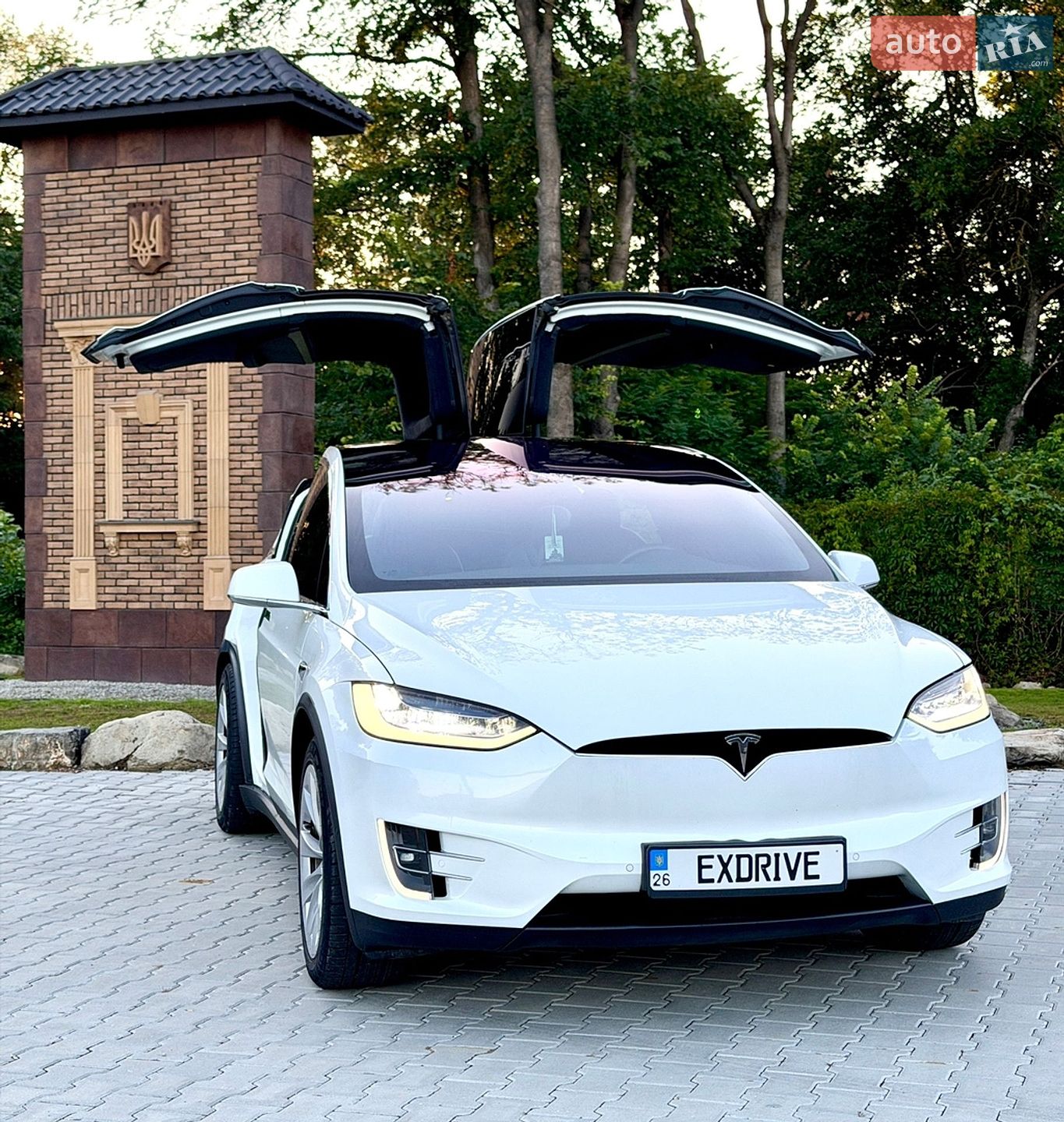 Tesla Model X 2019 VIN 5YJXCBE28LF235327 фото оголошення 8 з 38