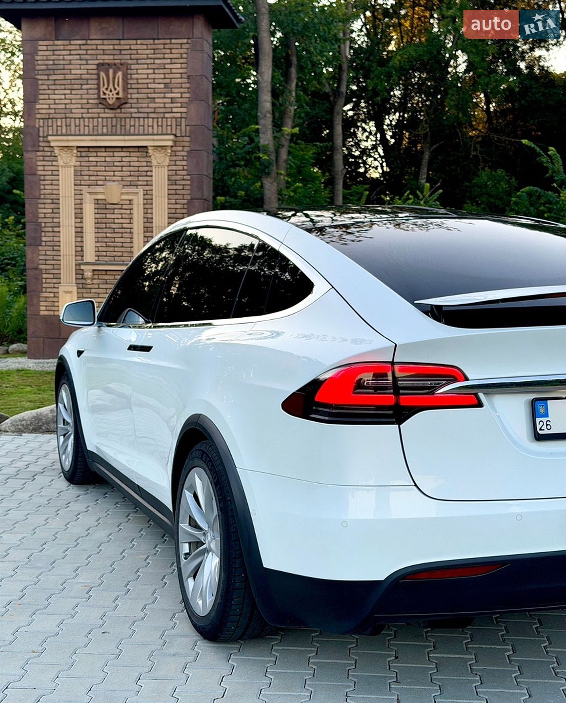 Tesla Model X 2019 VIN 5YJXCBE28LF235327 фото оголошення 21 з 38
