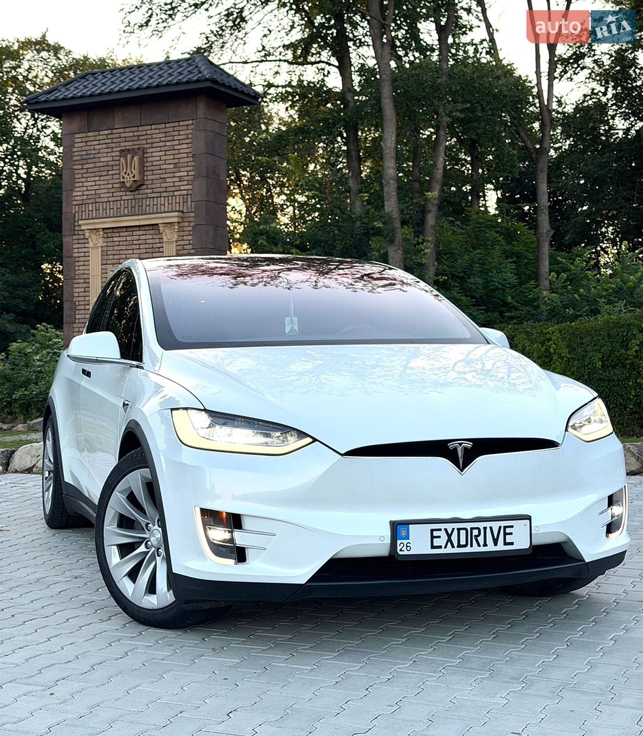 Tesla Model X 2019 VIN 5YJXCBE28LF235327 фото оголошення 11 з 38