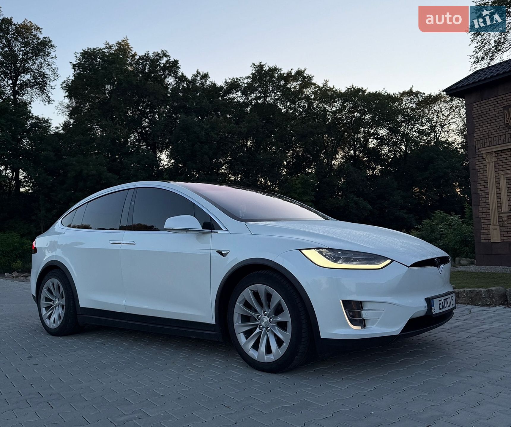 Tesla Model X 2019 VIN 5YJXCBE28LF235327 фото оголошення 17 з 38