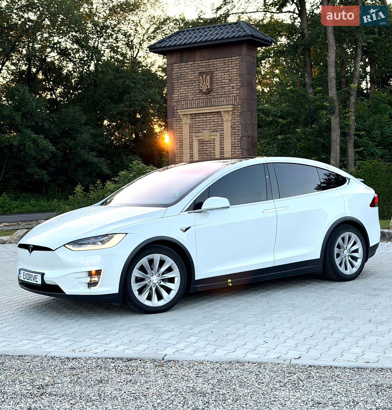 Tesla Model X 2019 VIN 5YJXCBE28LF235327 фото оголошення 18 з 38