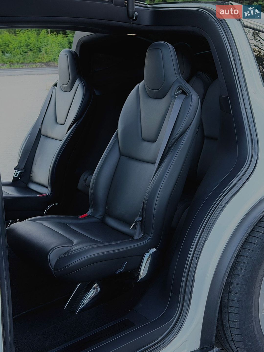 Tesla Model X 2019 VIN 5YJXCBE28LF235327 фото оголошення 33 з 38