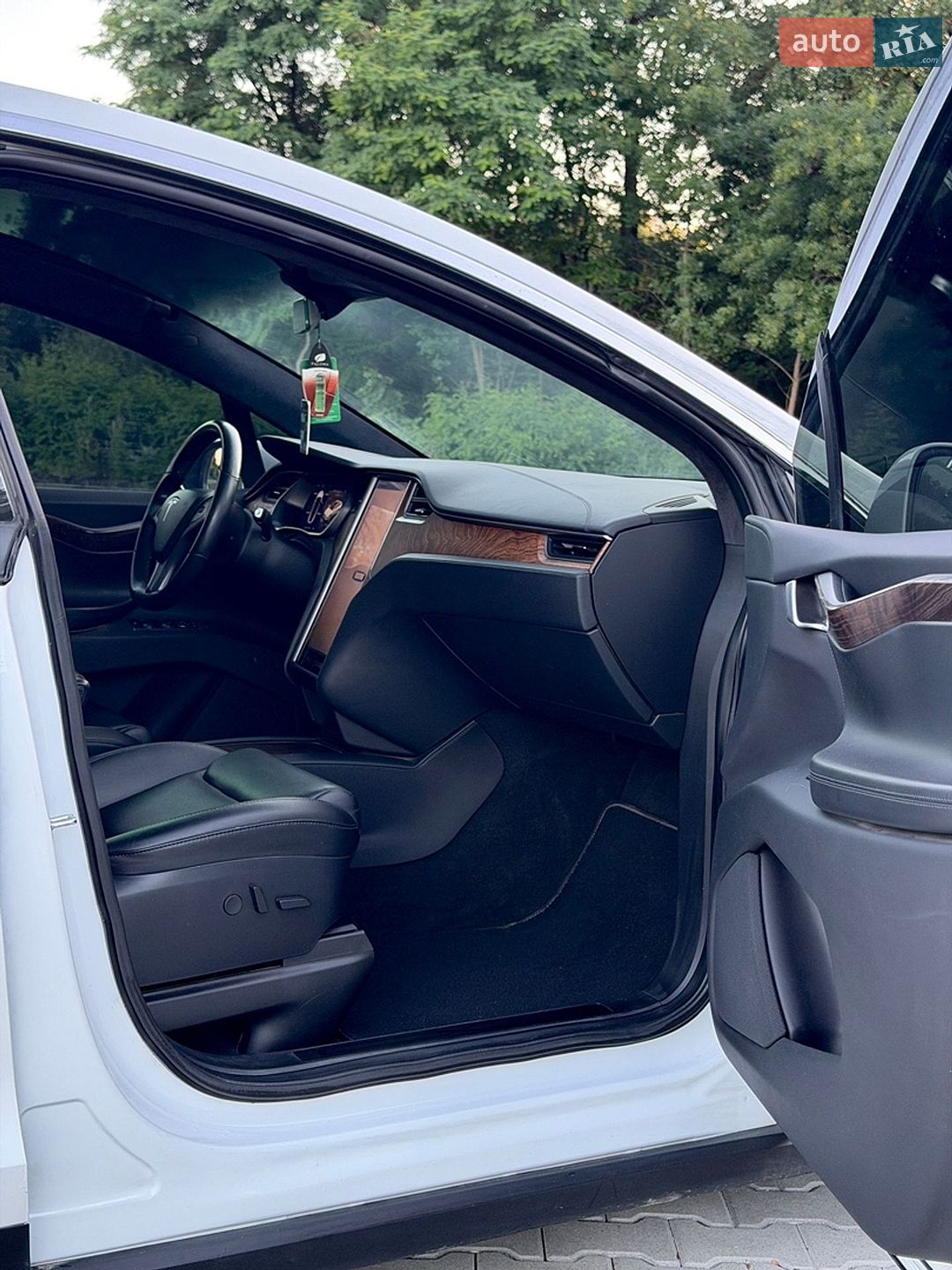 Tesla Model X 2019 VIN 5YJXCBE28LF235327 фото оголошення 35 з 38