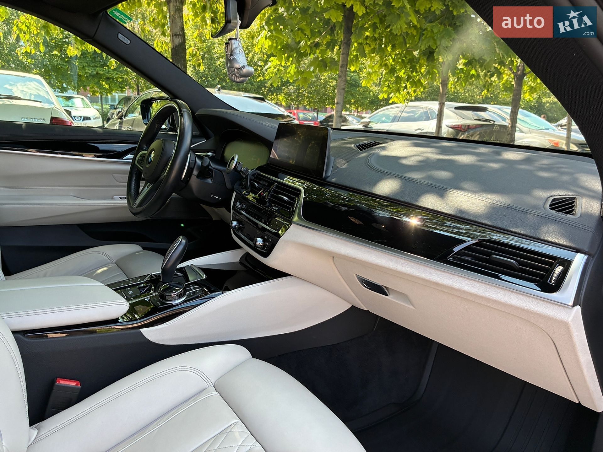 BMW 6 Series GT 2018 VIN WBAJV610X0BL16966 фото оголошення 19 з 36