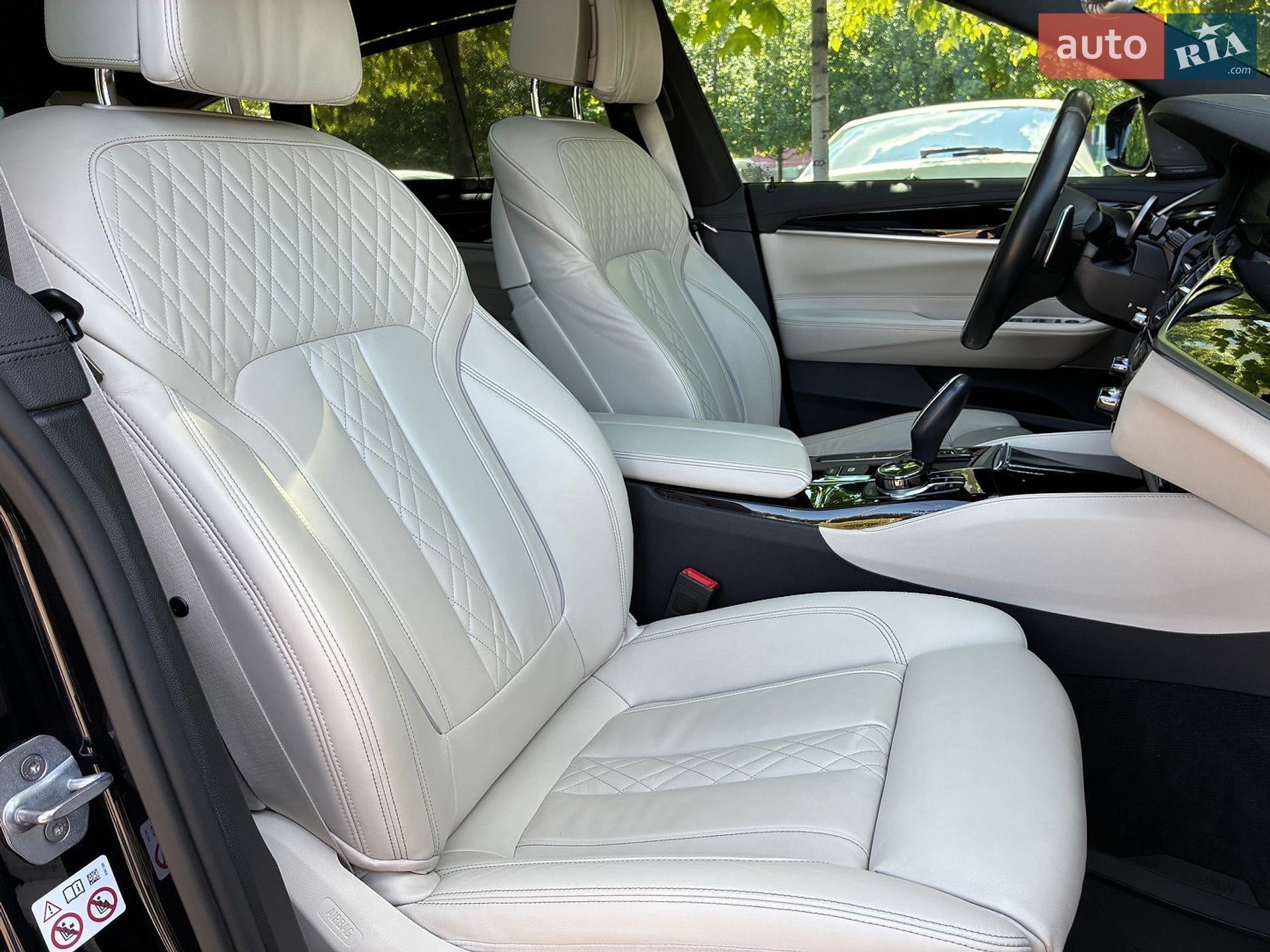 BMW 6 Series GT 2018 VIN WBAJV610X0BL16966 фото оголошення 20 з 36