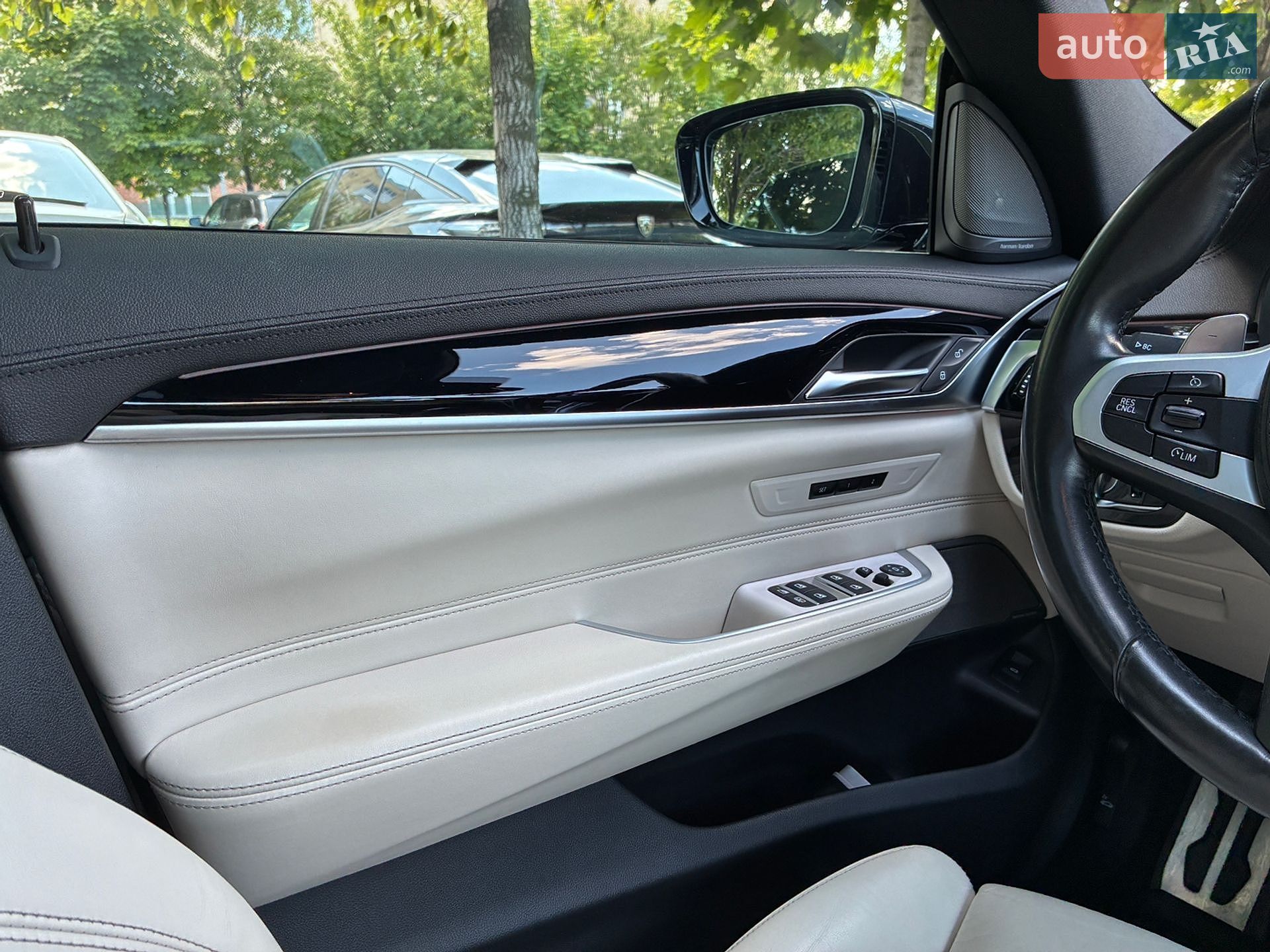 BMW 6 Series GT 2018 VIN WBAJV610X0BL16966 фото оголошення 23 з 36