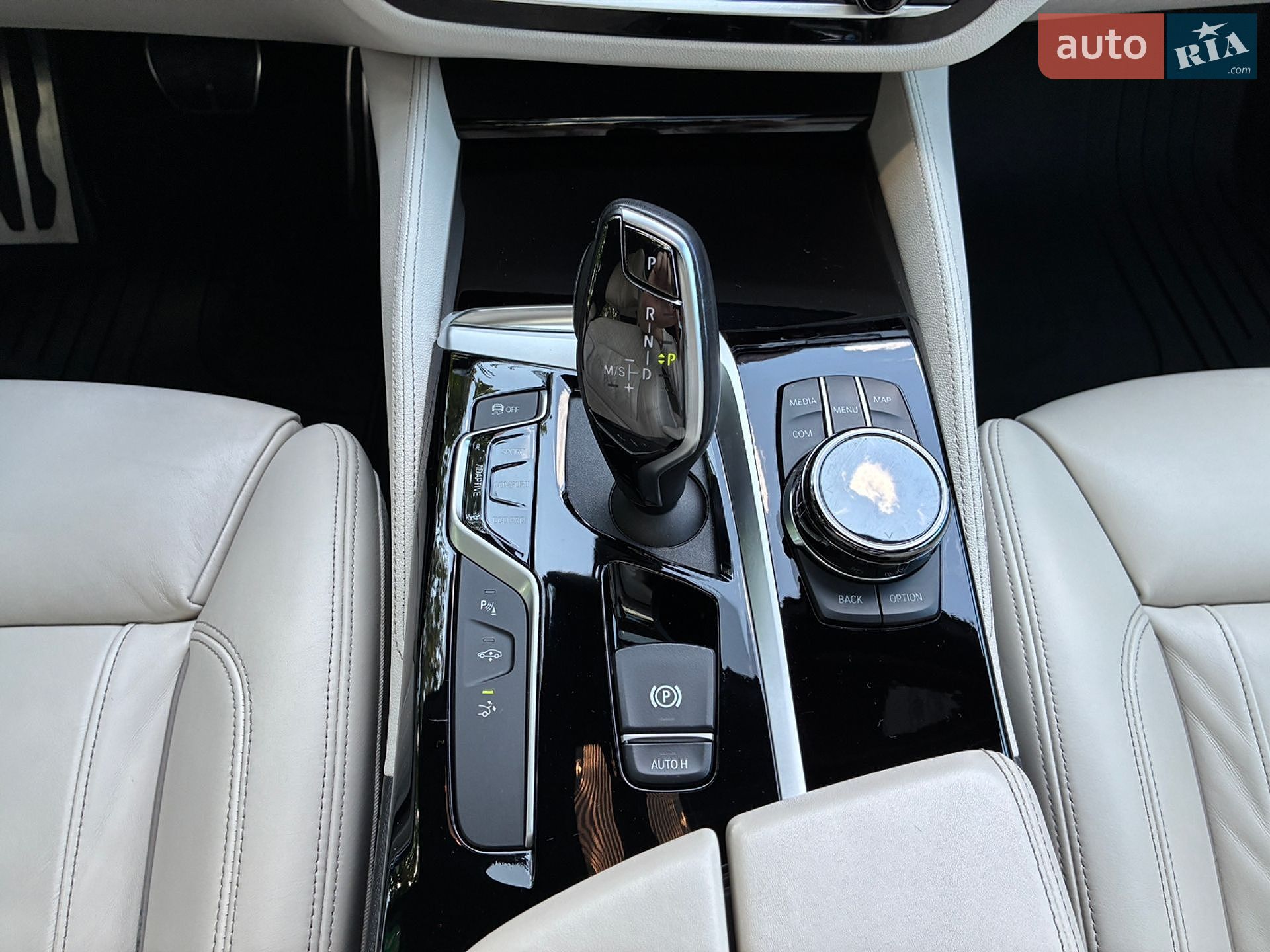 BMW 6 Series GT 2018 VIN WBAJV610X0BL16966 фото оголошення 26 з 36
