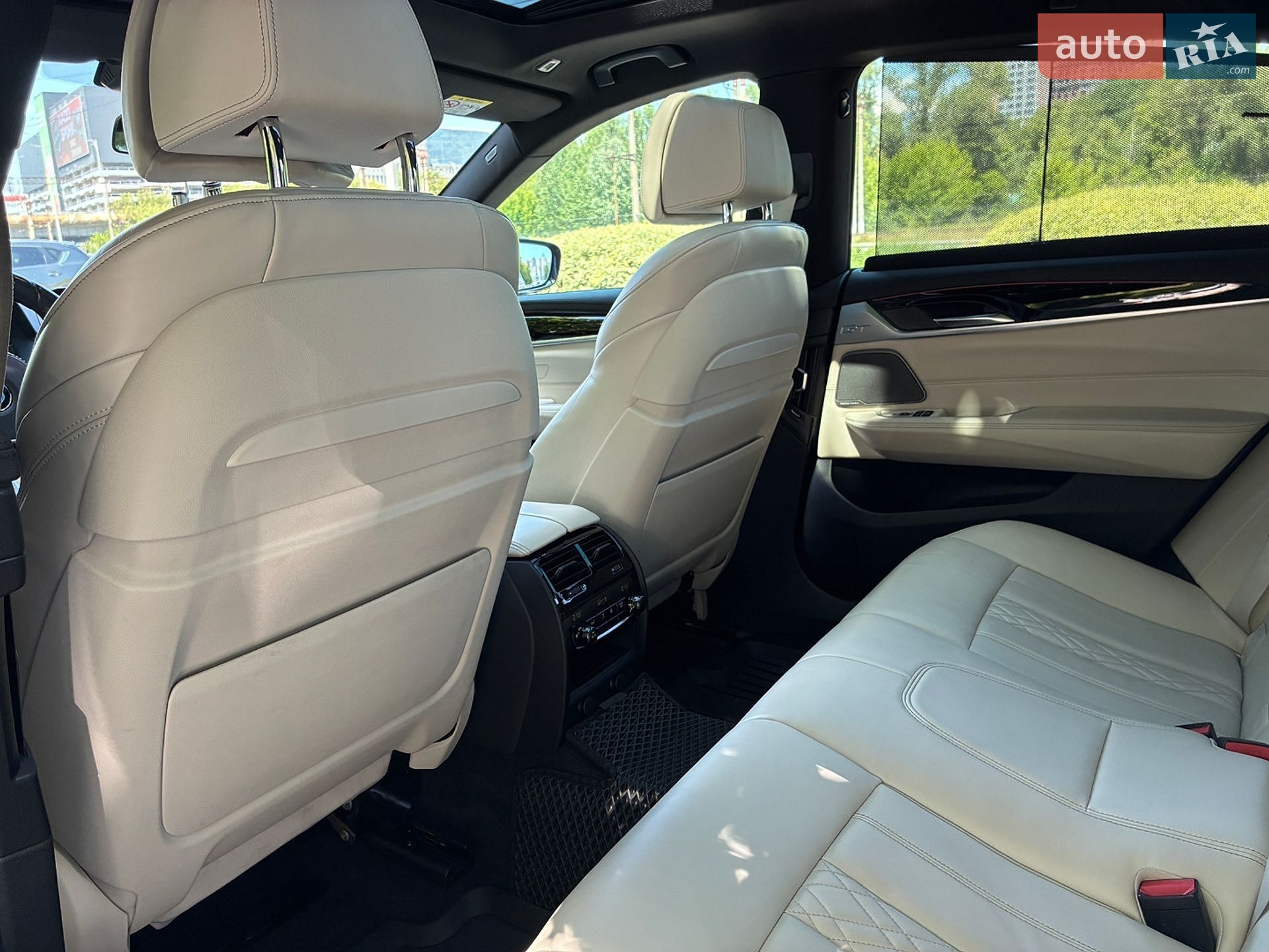BMW 6 Series GT 2018 VIN WBAJV610X0BL16966 фото оголошення 27 з 36