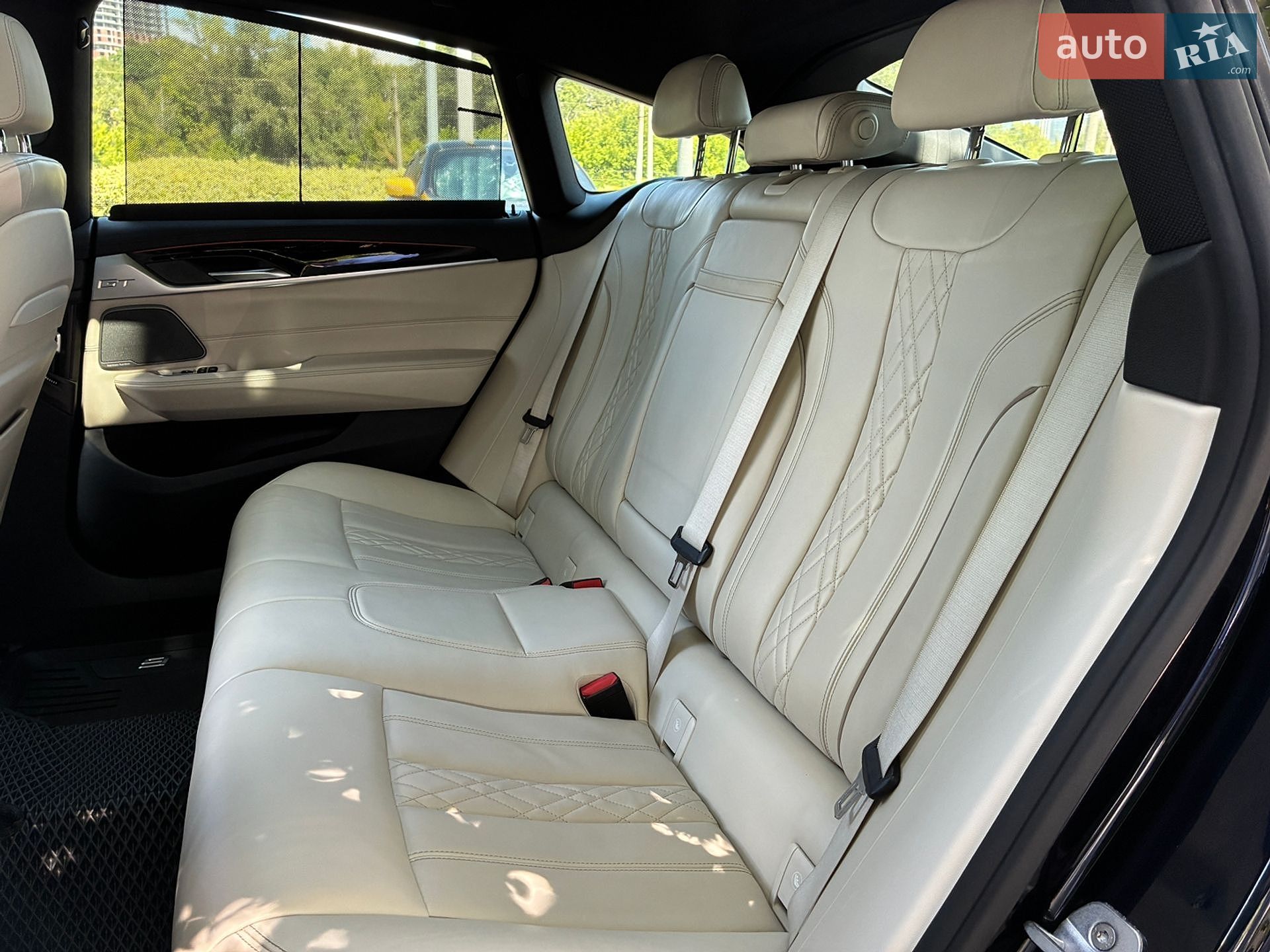 BMW 6 Series GT 2018 VIN WBAJV610X0BL16966 фото оголошення 28 з 36