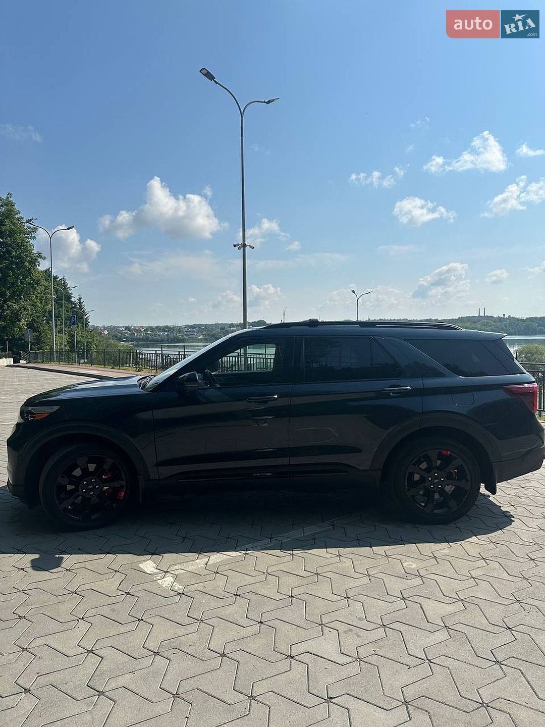 Ford Explorer 2022 VIN 1FM5K8GCXNGB03595 фото оголошення 2 з 28
