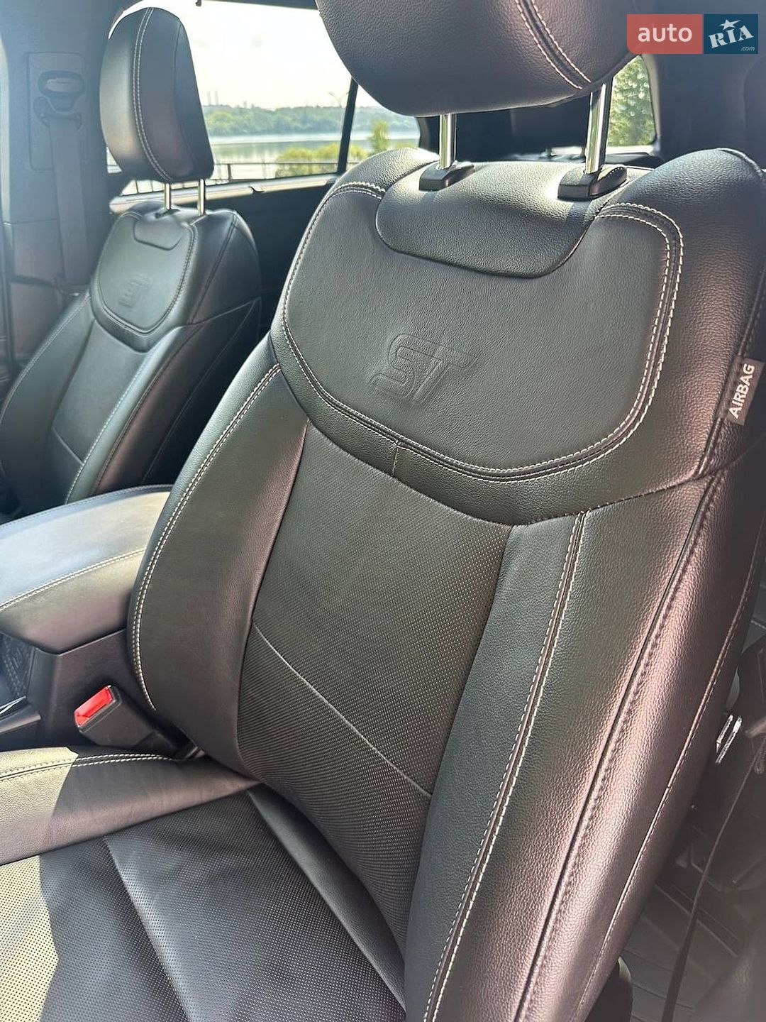 Ford Explorer 2022 VIN 1FM5K8GCXNGB03595 фото оголошення 5 з 28