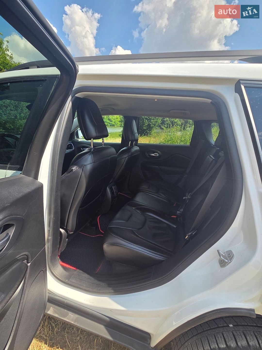 Jeep Cherokee 2019 VIN 1C4PJMBX2LD510313 фото оголошення 16 з 24