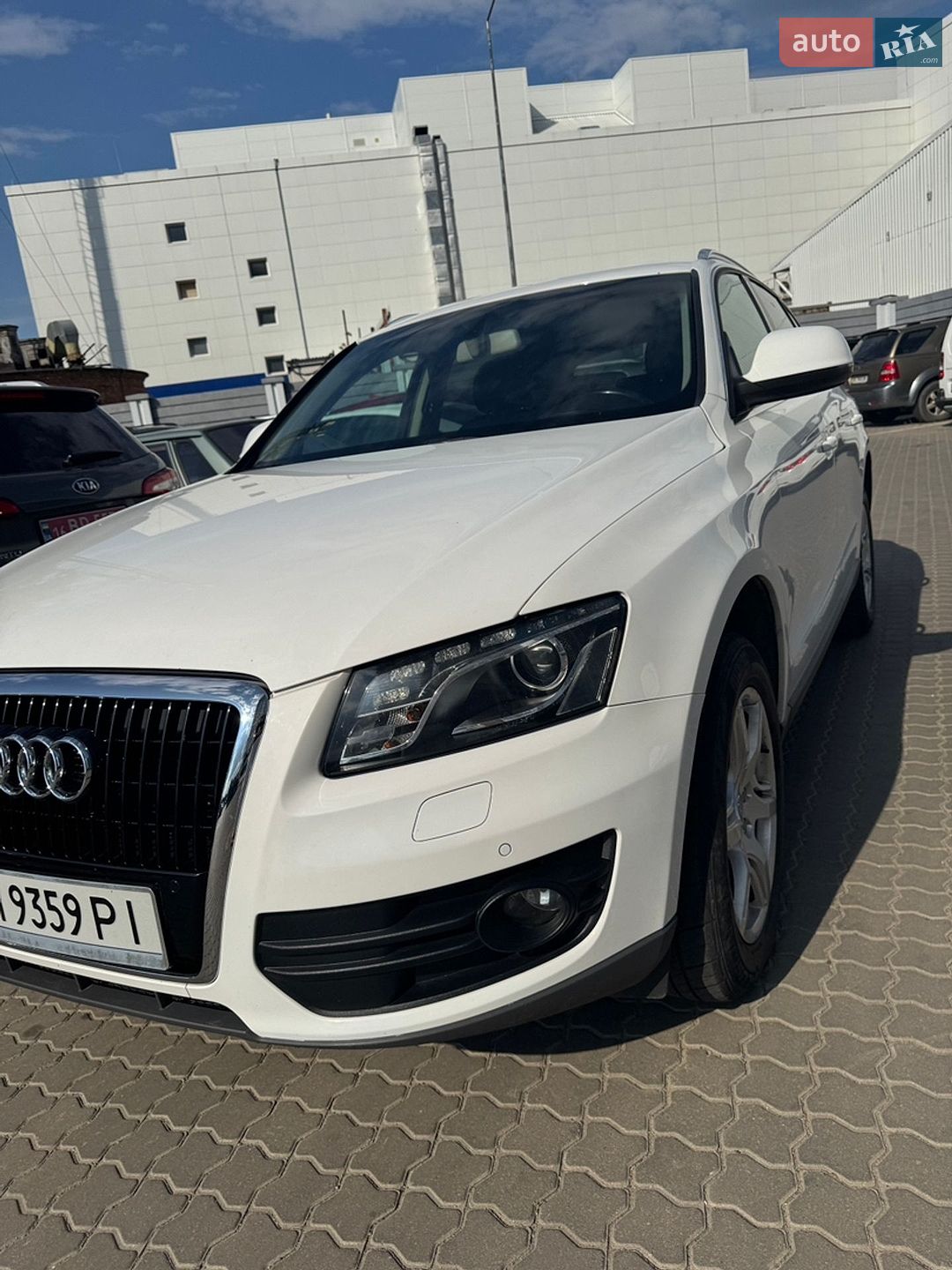 Audi Q5 2010 VIN WAUZZZ8R2BA020149 фото оголошення 2 з 35