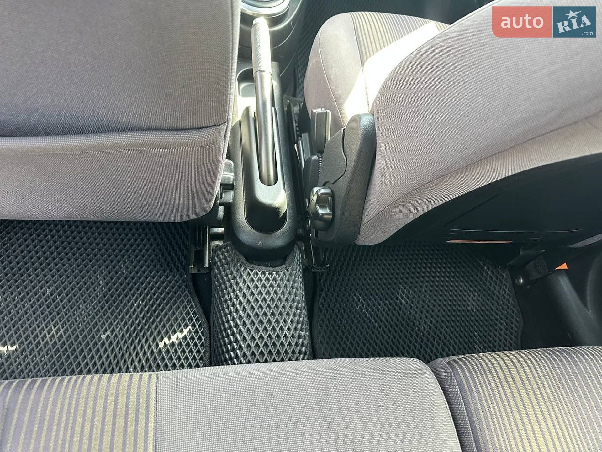 Ford Fusion 2009 VIN WF0UXXGAJU9C08742 фото оголошення 6 з 15