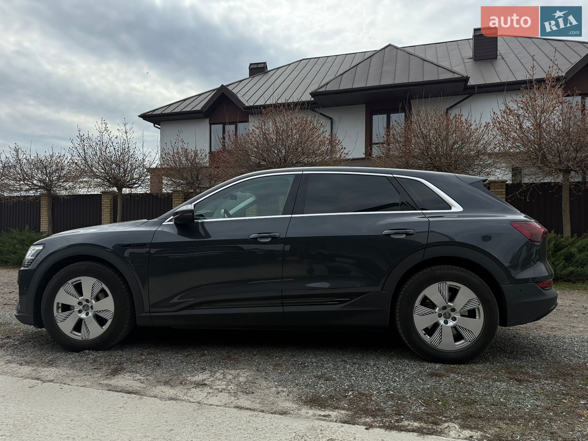 Audi e-tron 2020 VIN WAUZZZGE2LB036832 фото оголошення 3 з 19