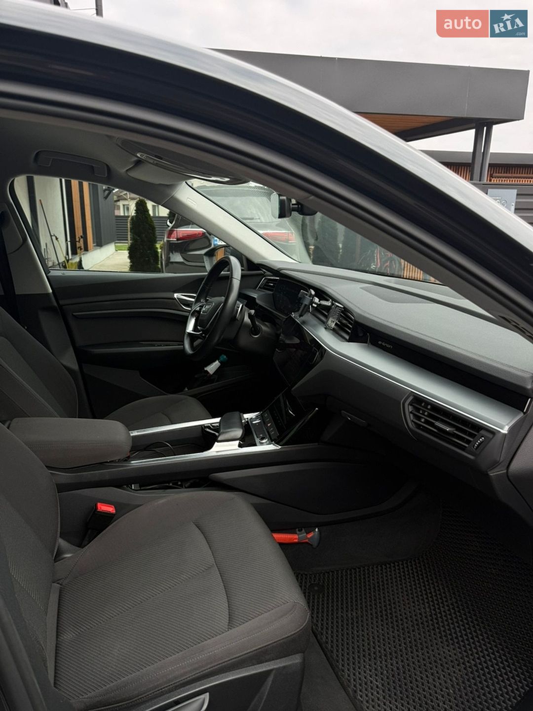 Audi e-tron 2020 VIN WAUZZZGE2LB036832 фото оголошення 7 з 19