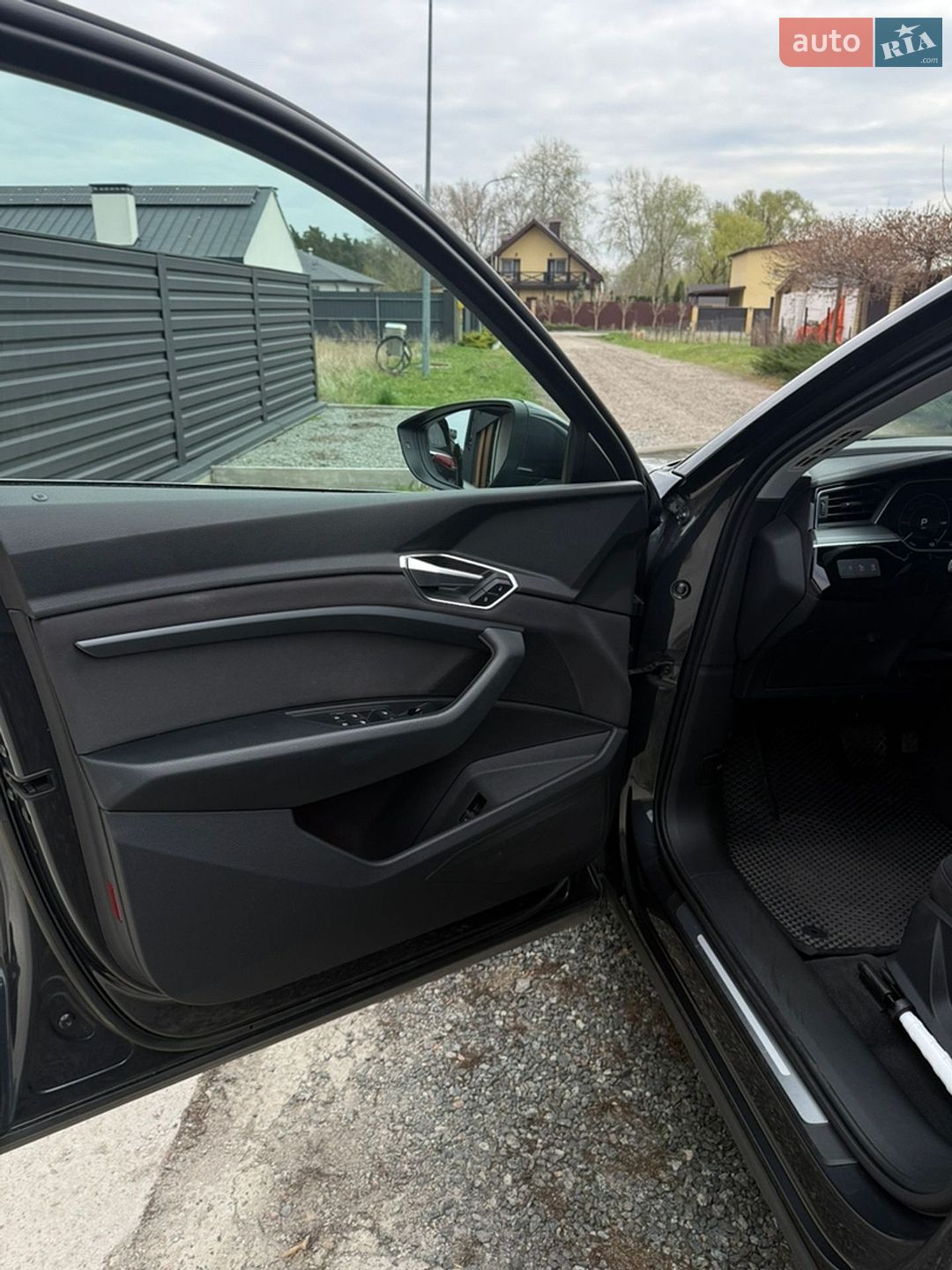 Audi e-tron 2020 VIN WAUZZZGE2LB036832 фото оголошення 8 з 19