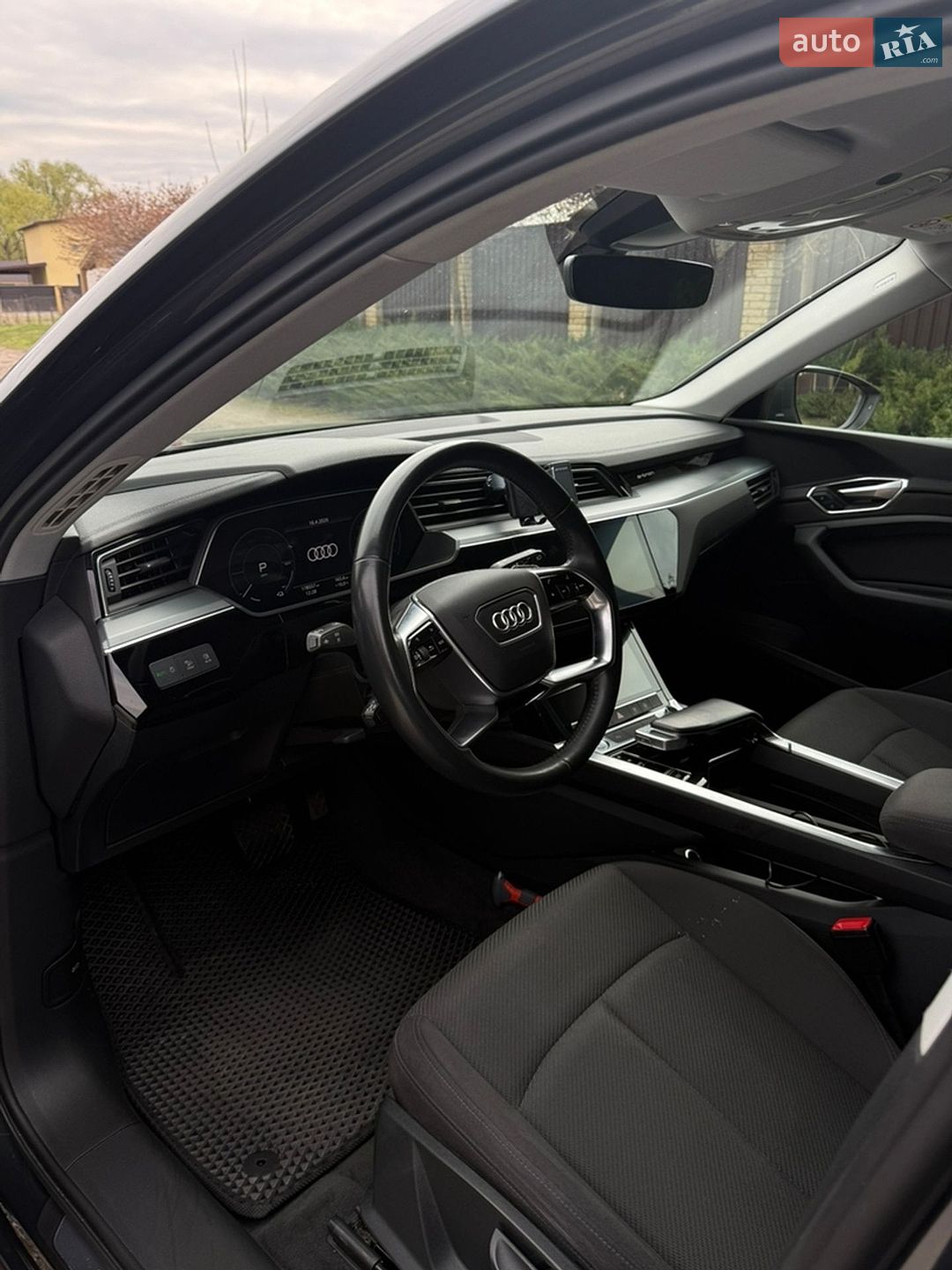 Audi e-tron 2020 VIN WAUZZZGE2LB036832 фото оголошення 9 з 19