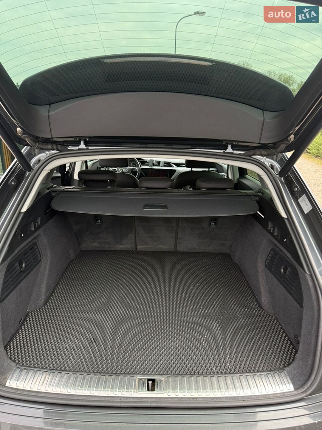 Audi e-tron 2020 VIN WAUZZZGE2LB036832 фото оголошення 14 з 19