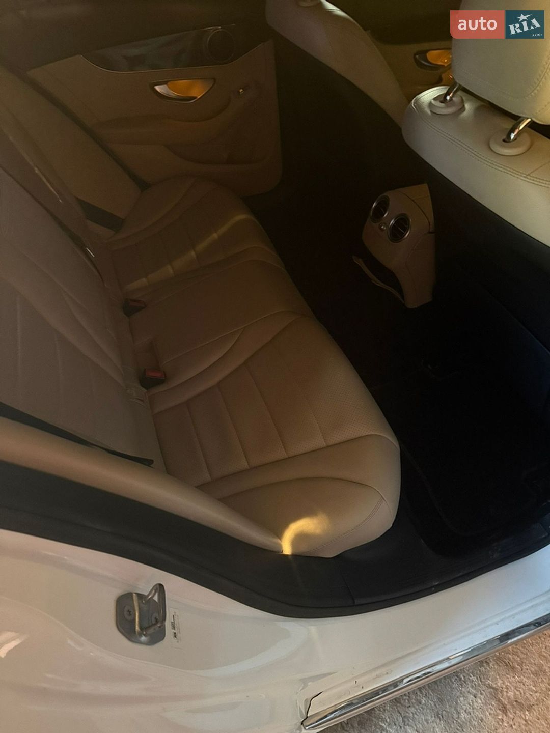 Mercedes-Benz C-Class 2016 VIN 55SWF4JBXHU201674 фото оголошення 16 з 18