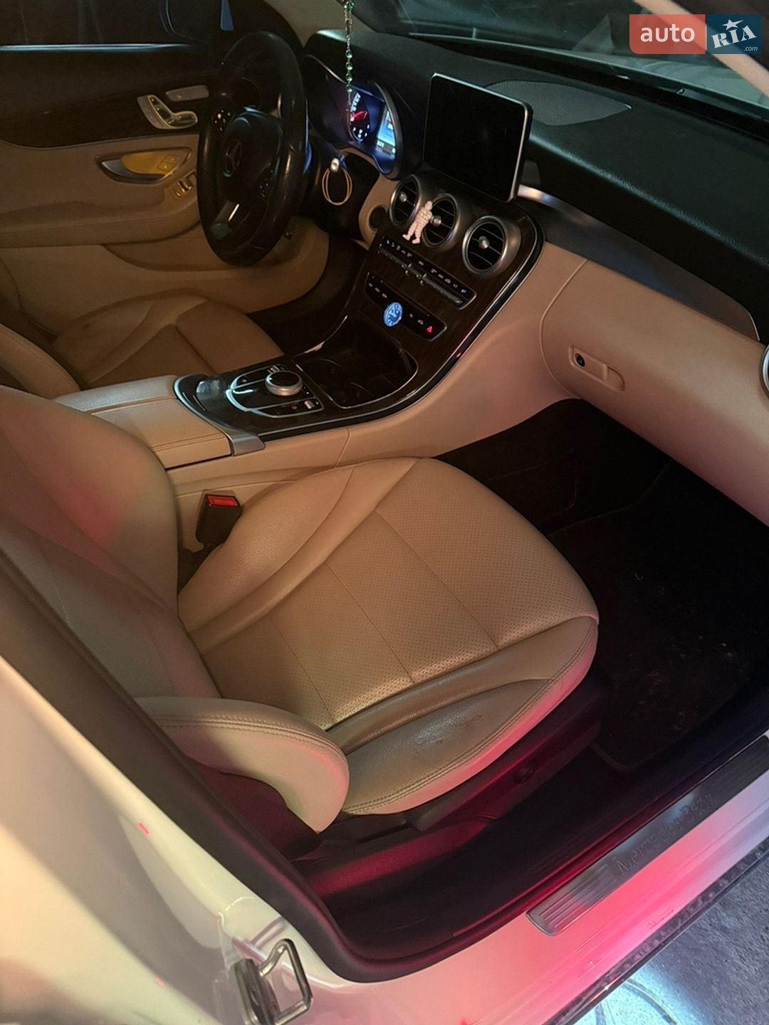 Mercedes-Benz C-Class 2016 VIN 55SWF4JBXHU201674 фото оголошення 17 з 18