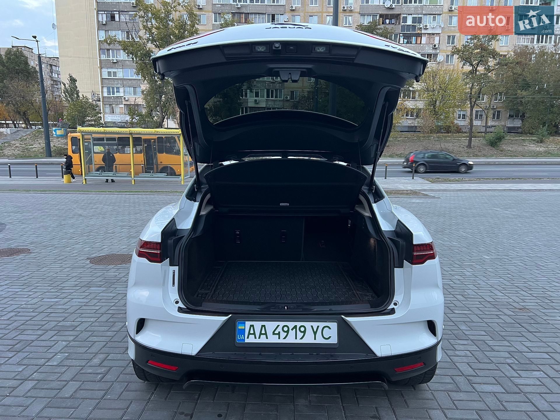 Jaguar I-Pace 2019 VIN SADHB2S11L1F81223 фото оголошення 7 з 33