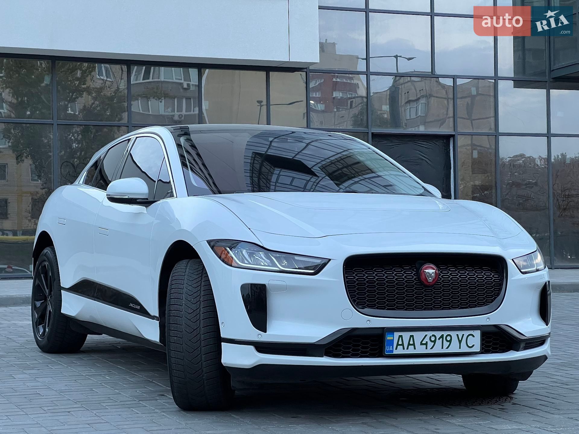 Jaguar I-Pace 2019 VIN SADHB2S11L1F81223 фото оголошення 3 з 33