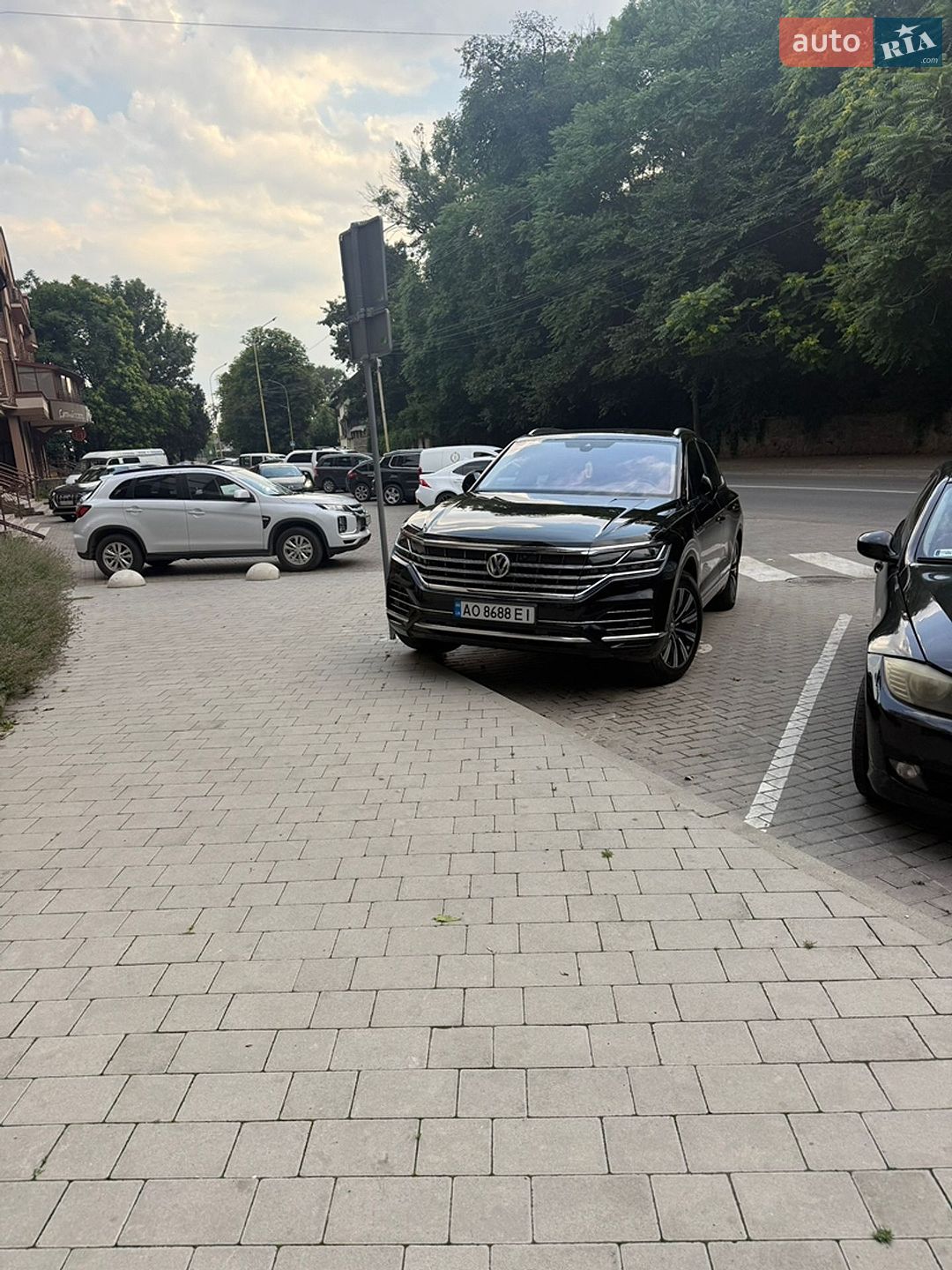 Volkswagen Touareg 2018 VIN WVGZZZCRZJD002288 фото оголошення 2 з 4