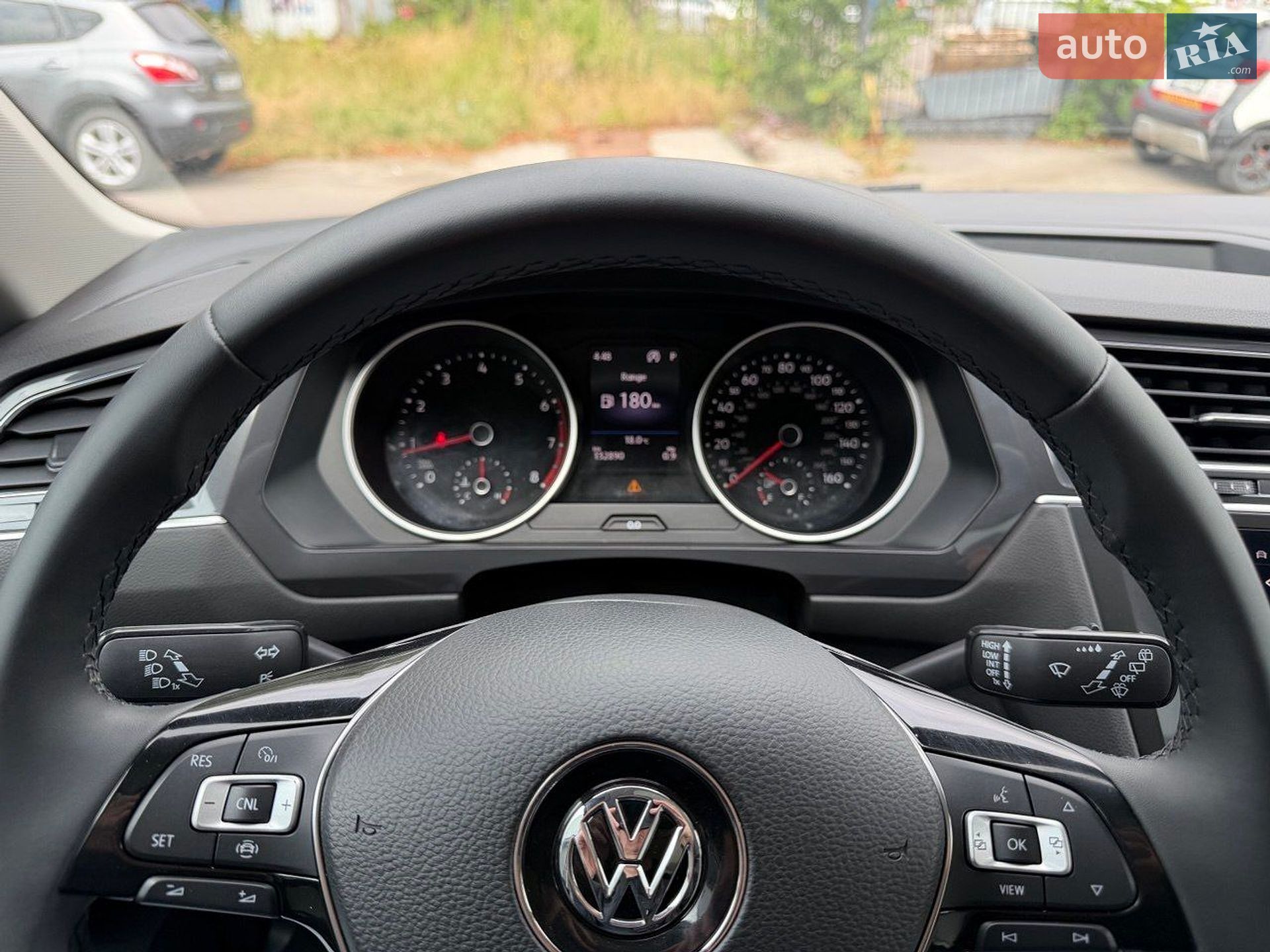 Volkswagen Tiguan 2019 VIN 3VV2B7AX8LM052874 фото оголошення 3 з 30