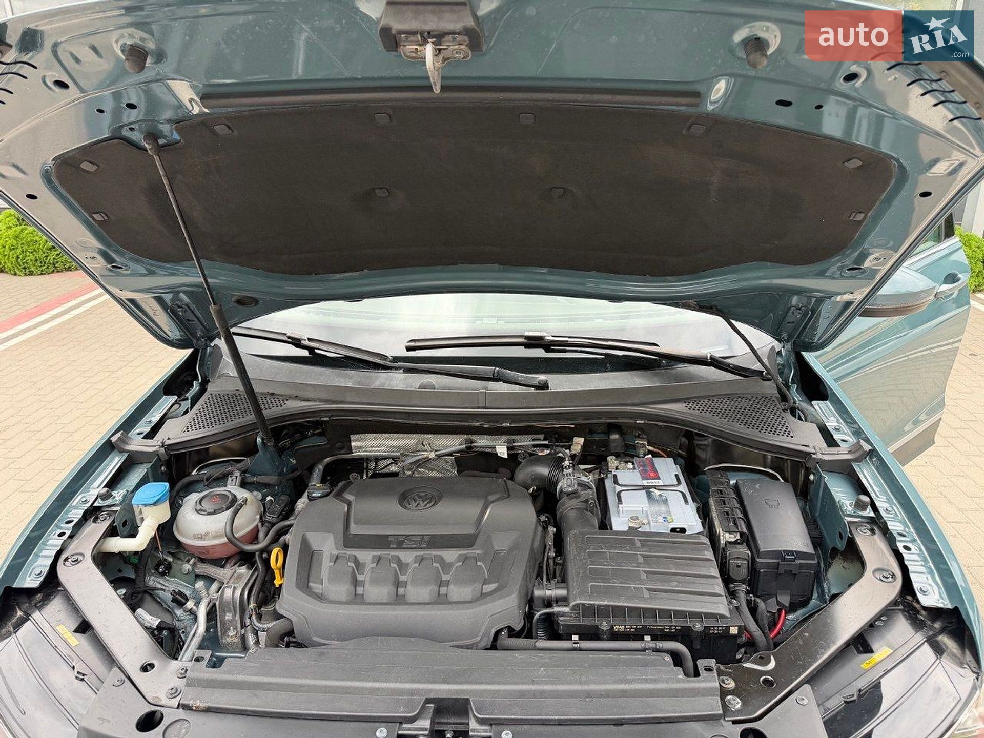 Volkswagen Tiguan 2019 VIN 3VV2B7AX8LM052874 фото оголошення 4 з 30