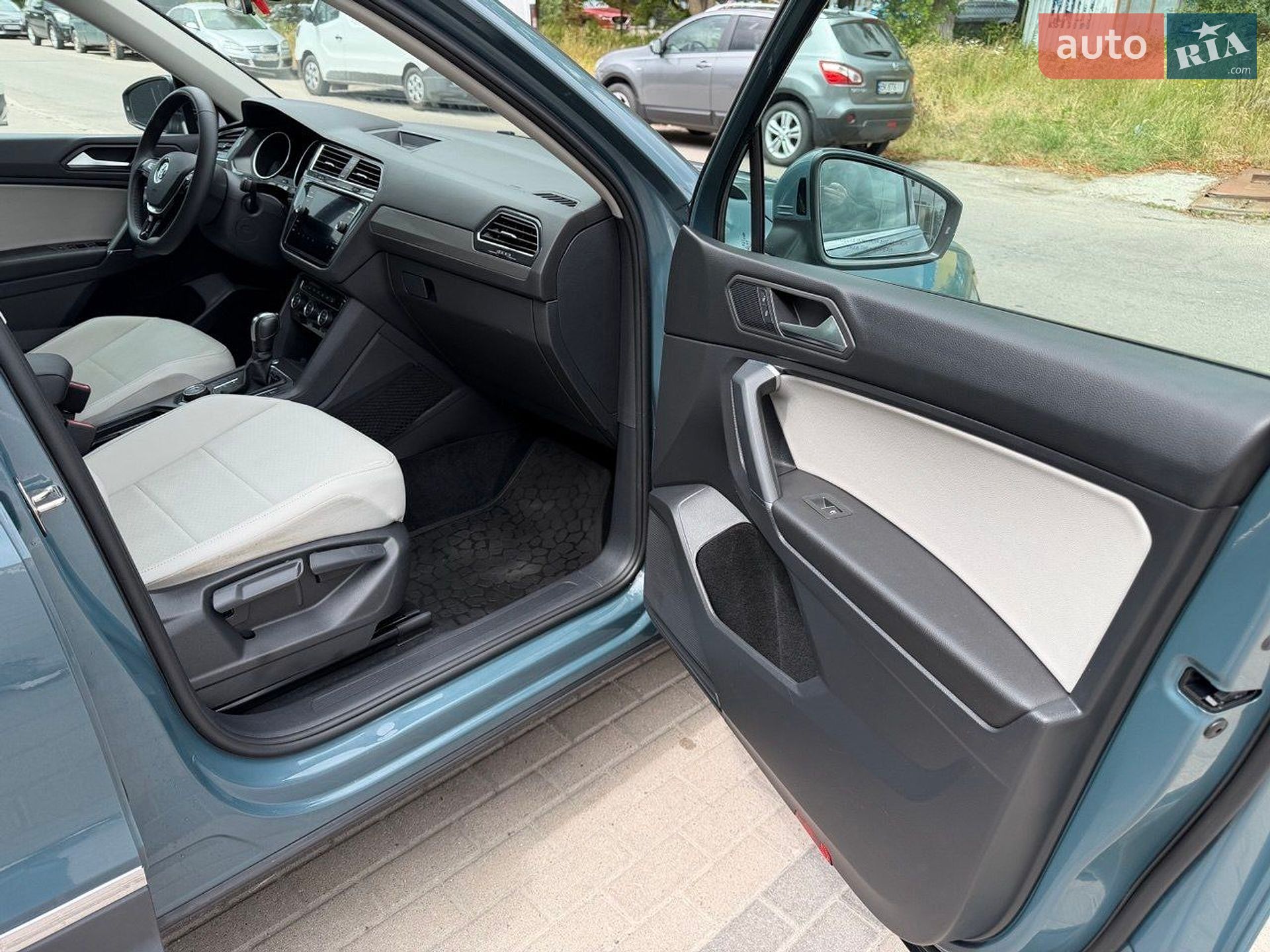 Volkswagen Tiguan 2019 VIN 3VV2B7AX8LM052874 фото оголошення 7 з 30