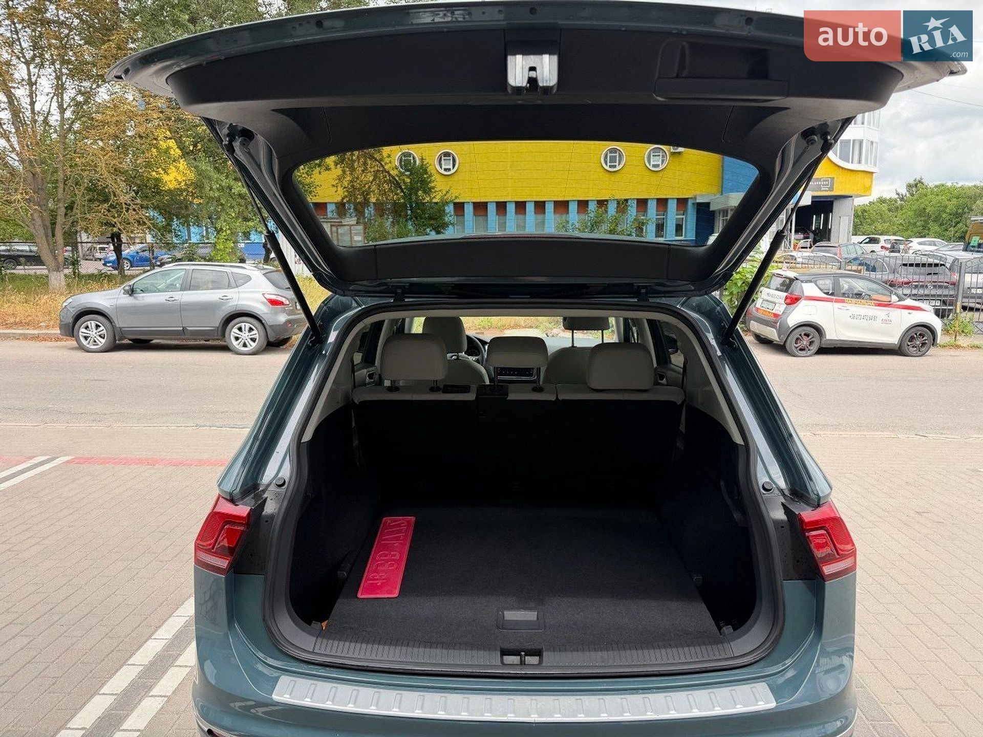 Volkswagen Tiguan 2019 VIN 3VV2B7AX8LM052874 фото оголошення 11 з 30