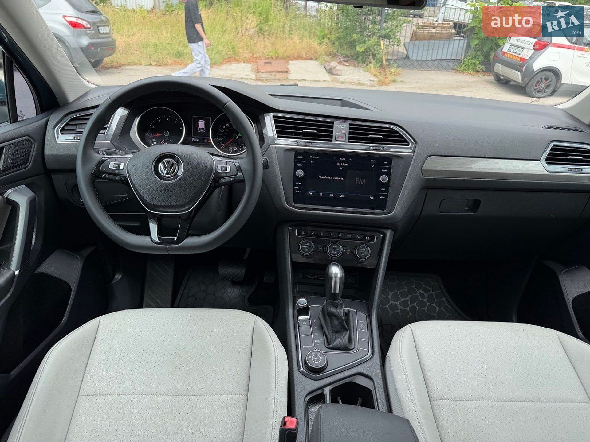 Volkswagen Tiguan 2019 VIN 3VV2B7AX8LM052874 фото оголошення 13 з 30