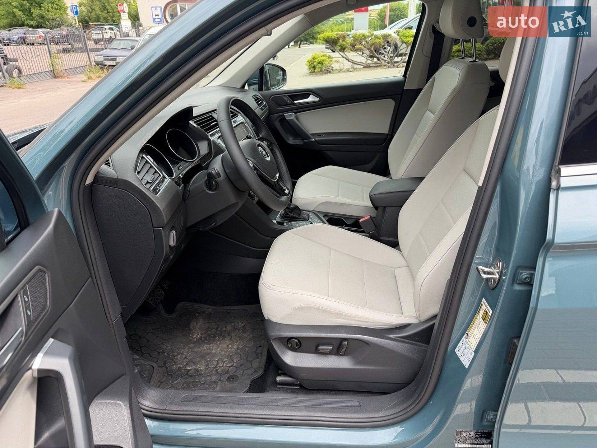 Volkswagen Tiguan 2019 VIN 3VV2B7AX8LM052874 фото оголошення 19 з 30