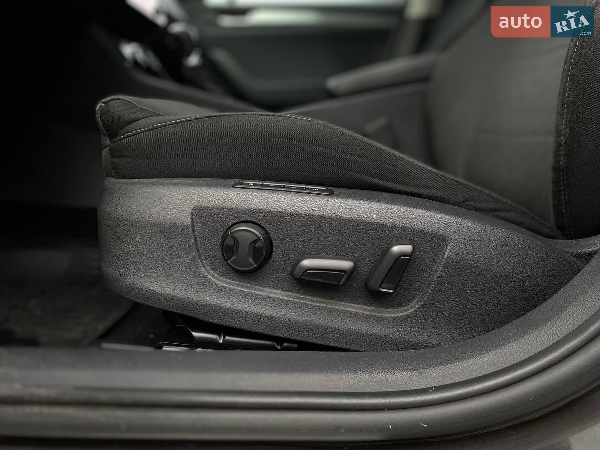 Skoda Superb 2019 VIN TMBAL6NP5KB300256 фото оголошення 20 з 46