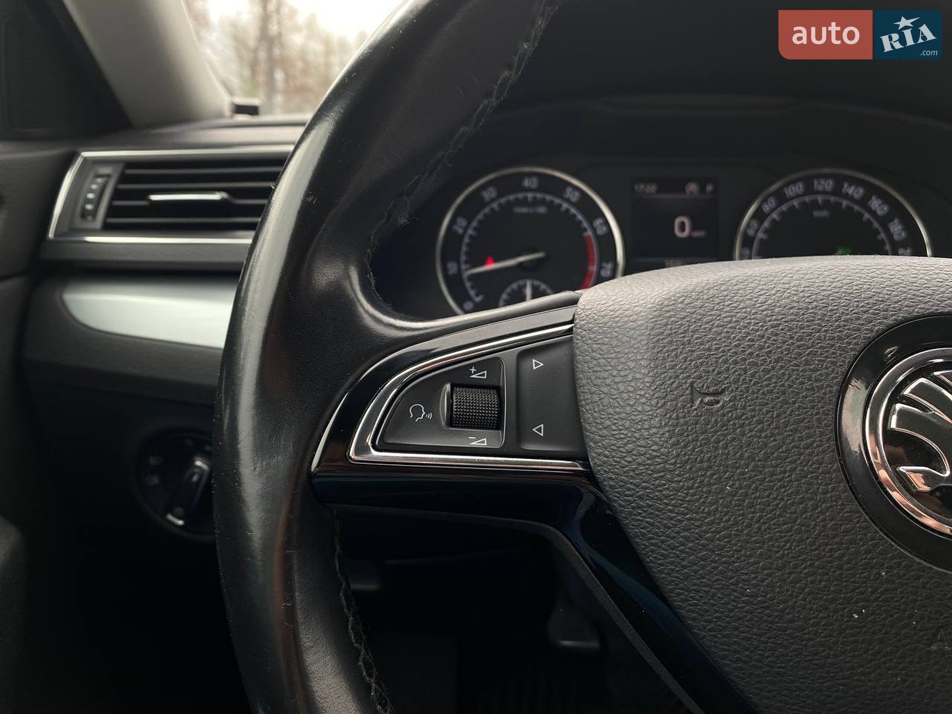 Skoda Superb 2019 VIN TMBAL6NP5KB300256 фото оголошення 34 з 46