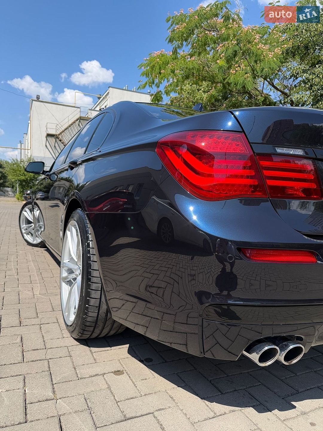 BMW 7 Series 2013 VIN WBAYC41010DZ75127 фото оголошення 2 з 44
