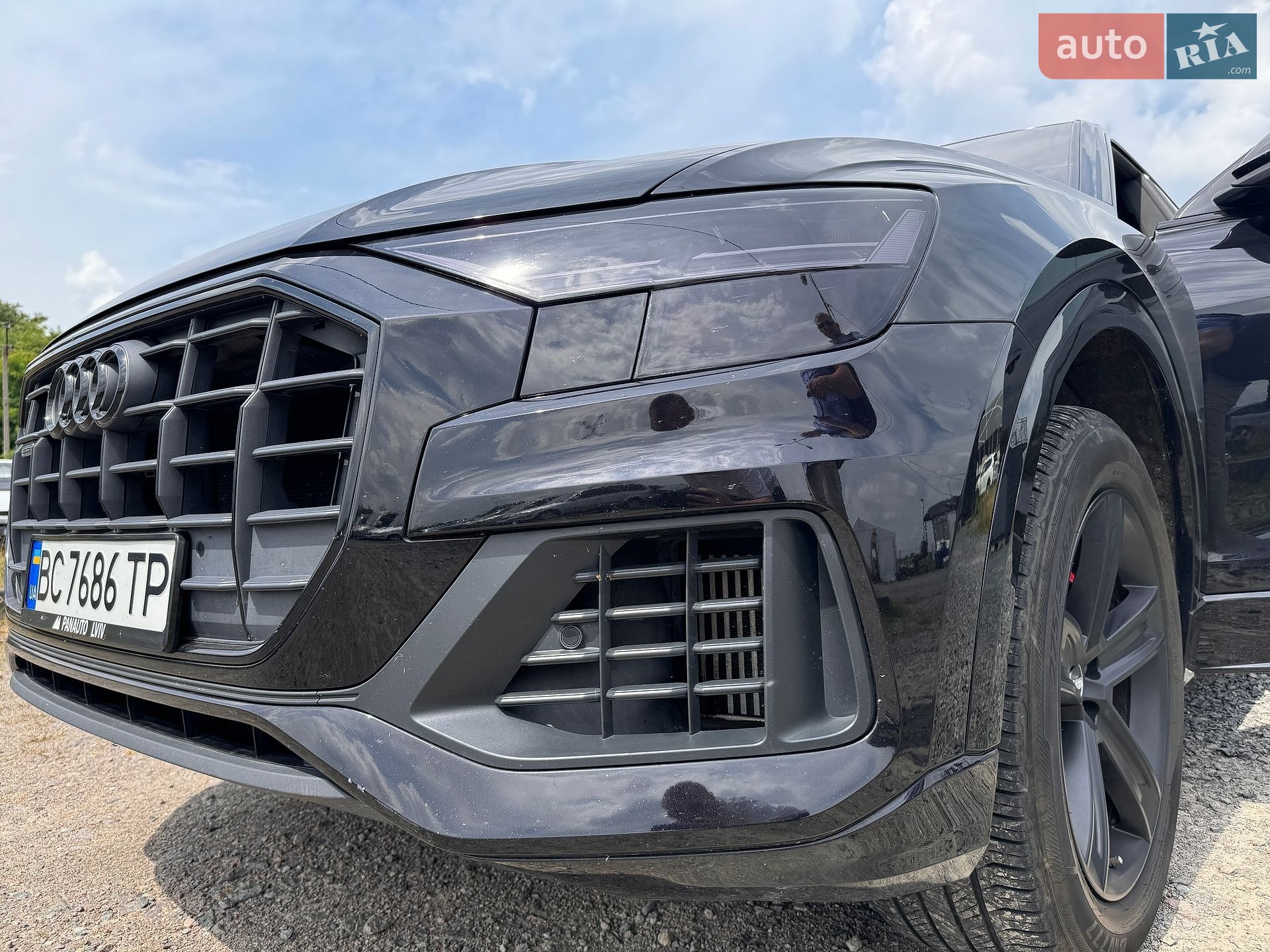 Audi Q8 2018 VIN WA1AVAF11KD018119 фото оголошення 2 з 30