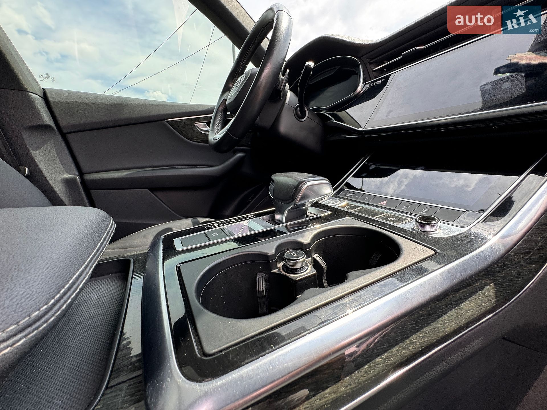 Audi Q8 2018 VIN WA1AVAF11KD018119 фото оголошення 11 з 30