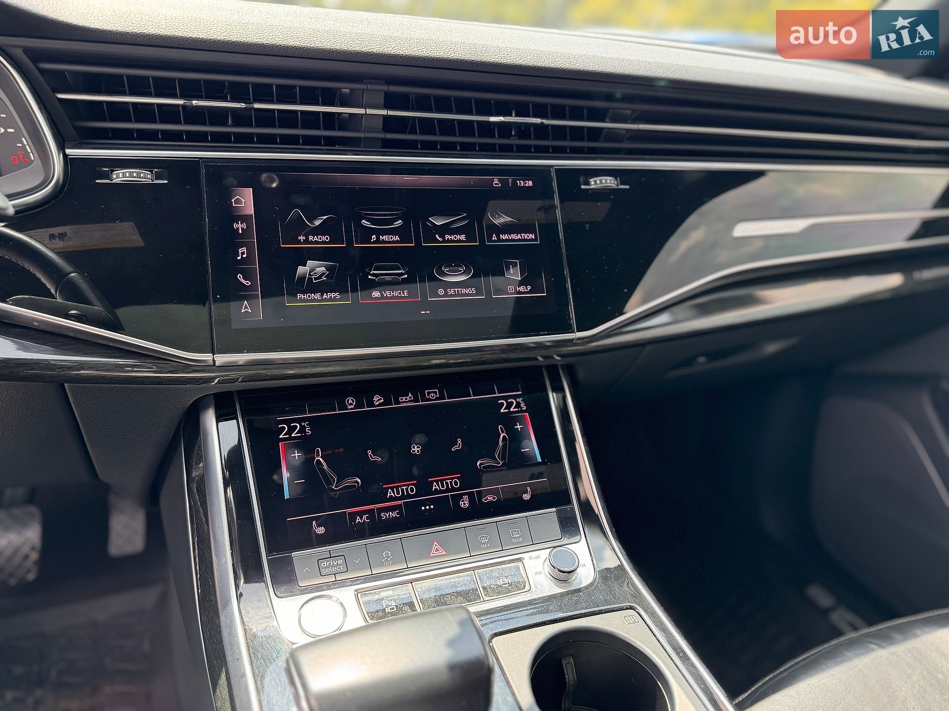Audi Q8 2018 VIN WA1AVAF11KD018119 фото оголошення 13 з 30