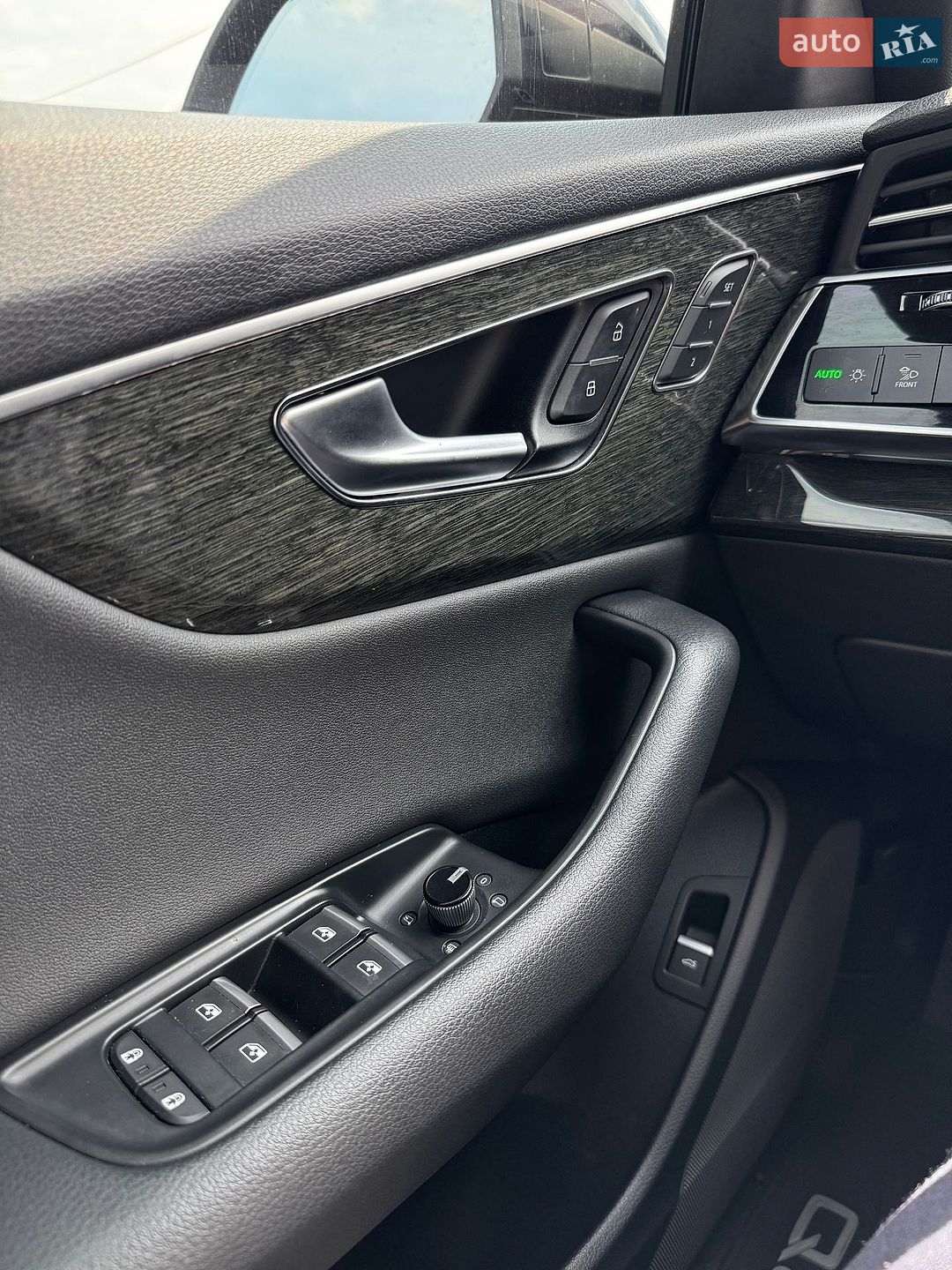 Audi Q8 2018 VIN WA1AVAF11KD018119 фото оголошення 29 з 30