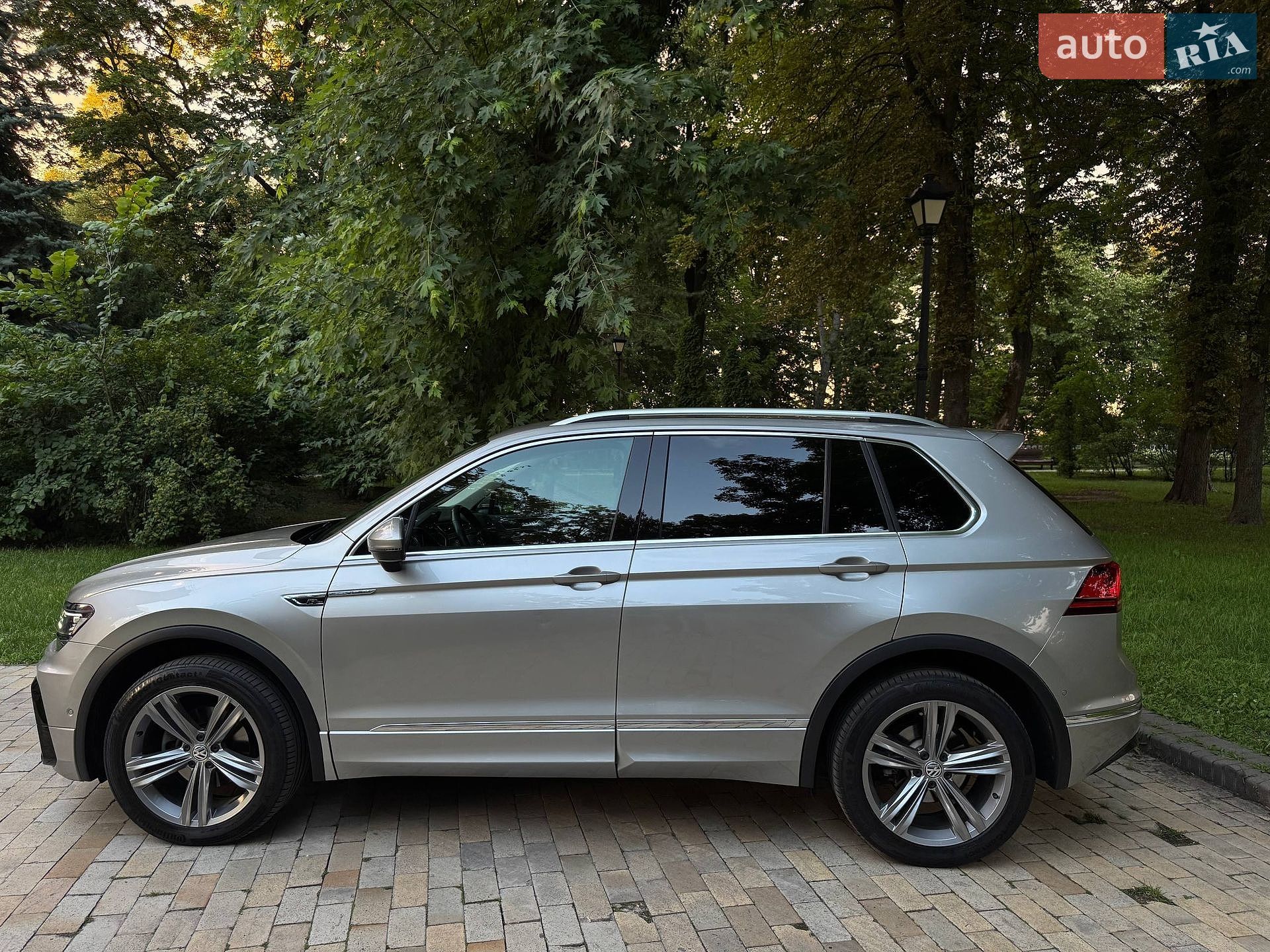 Volkswagen Tiguan 2019 VIN WVGZZZ5NZLW830903 фото оголошення 8 з 40