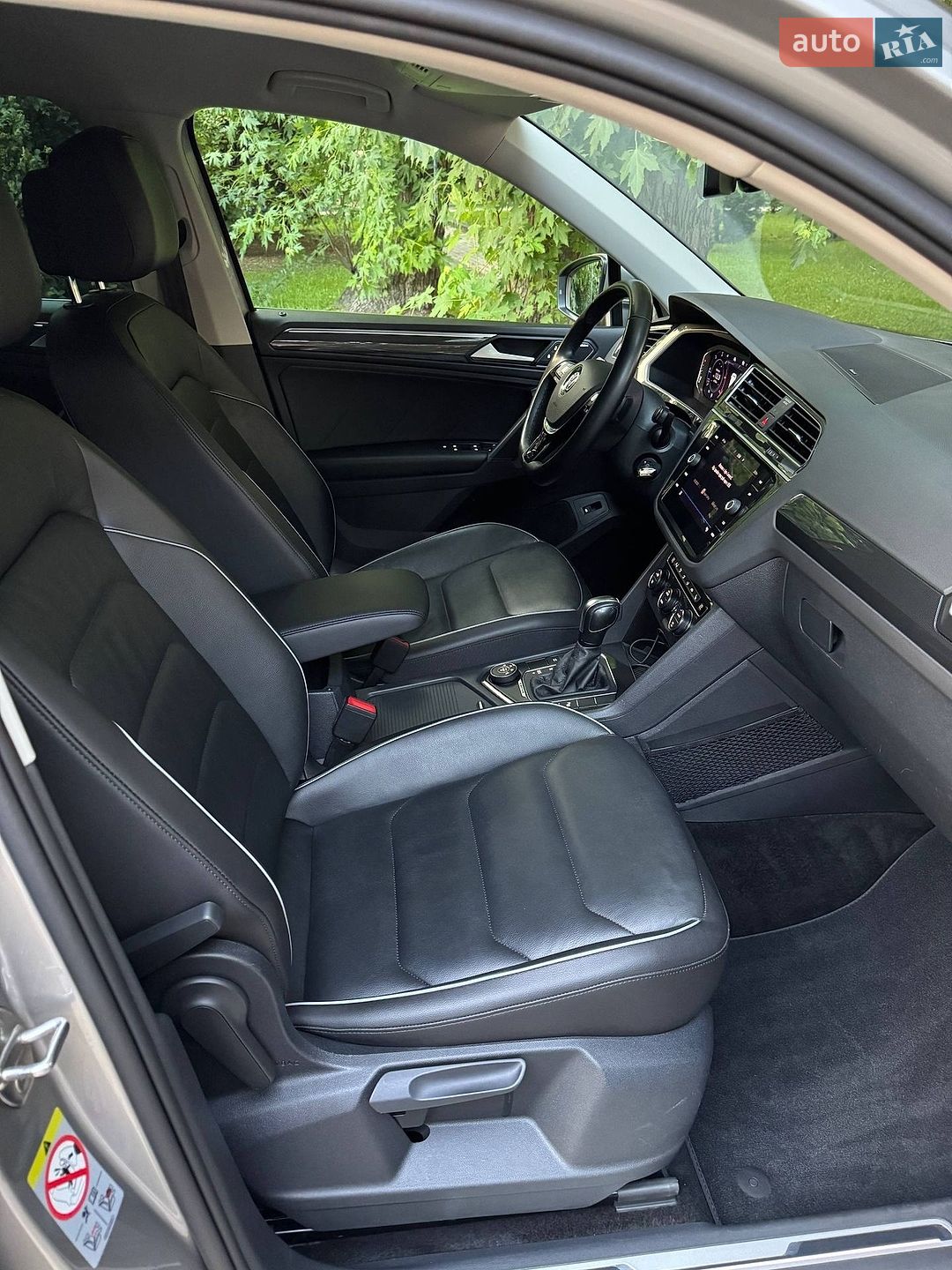 Volkswagen Tiguan 2019 VIN WVGZZZ5NZLW830903 фото оголошення 15 з 40