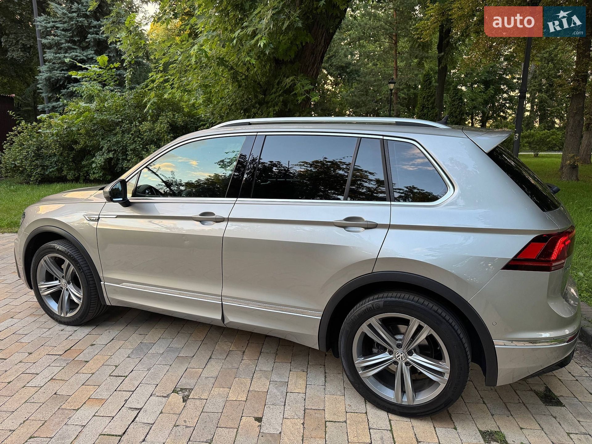 Volkswagen Tiguan 2019 VIN WVGZZZ5NZLW830903 фото оголошення 10 з 40
