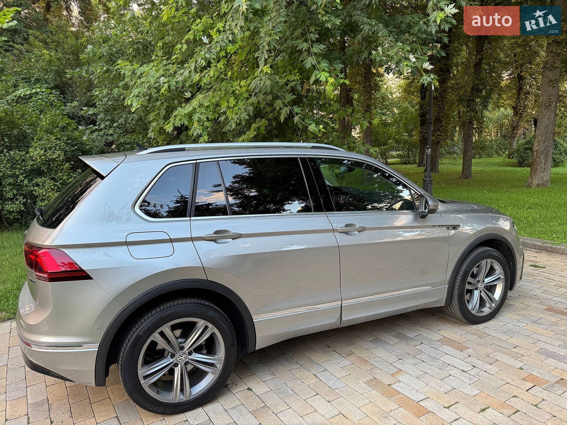 Volkswagen Tiguan 2019 VIN WVGZZZ5NZLW830903 фото оголошення 12 з 40