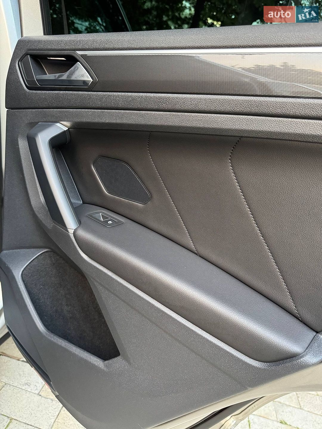 Volkswagen Tiguan 2019 VIN WVGZZZ5NZLW830903 фото оголошення 21 з 40