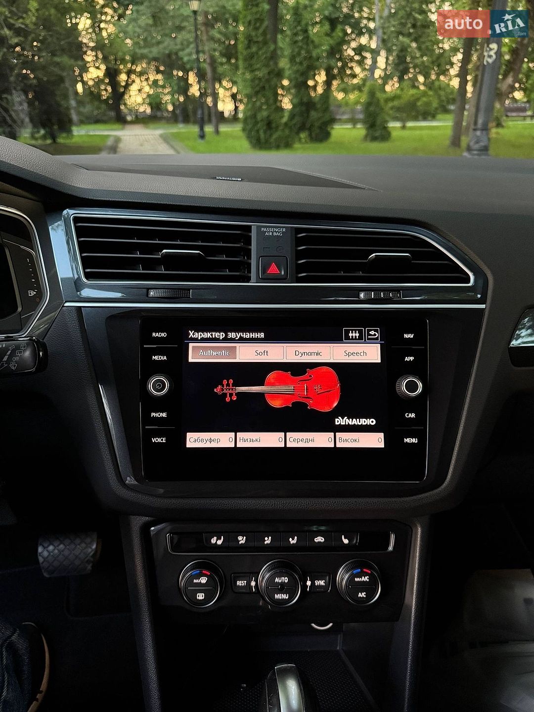Volkswagen Tiguan 2019 VIN WVGZZZ5NZLW830903 фото оголошення 40 з 40