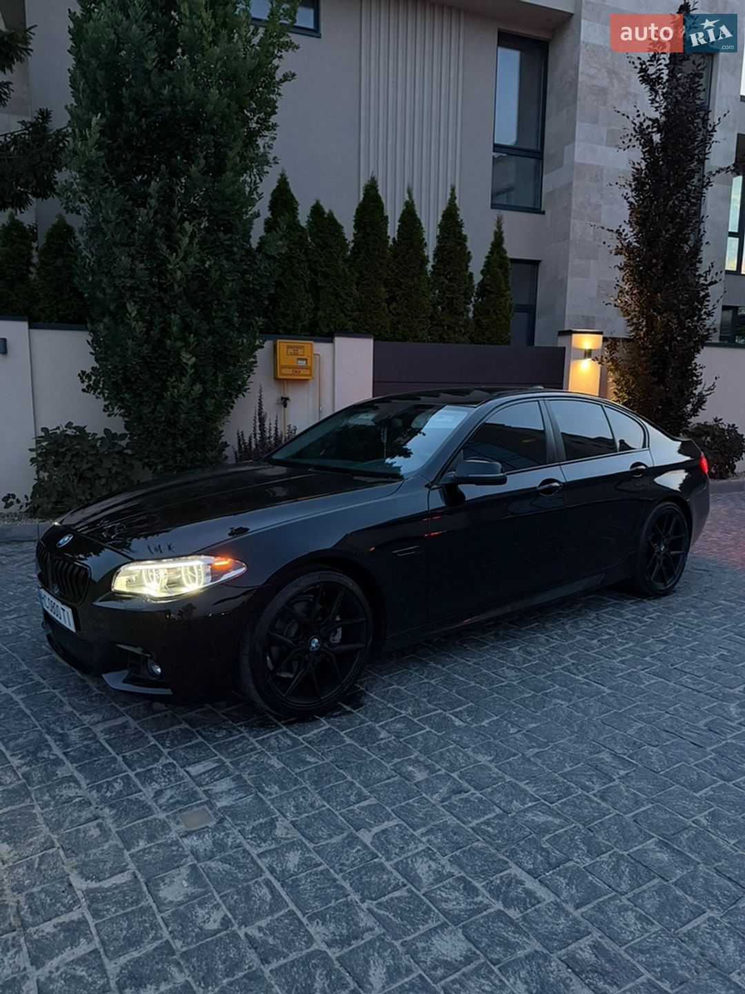 BMW 5 Series 2015 VIN WBA5A5C53GD526713 фото оголошення 3 з 32