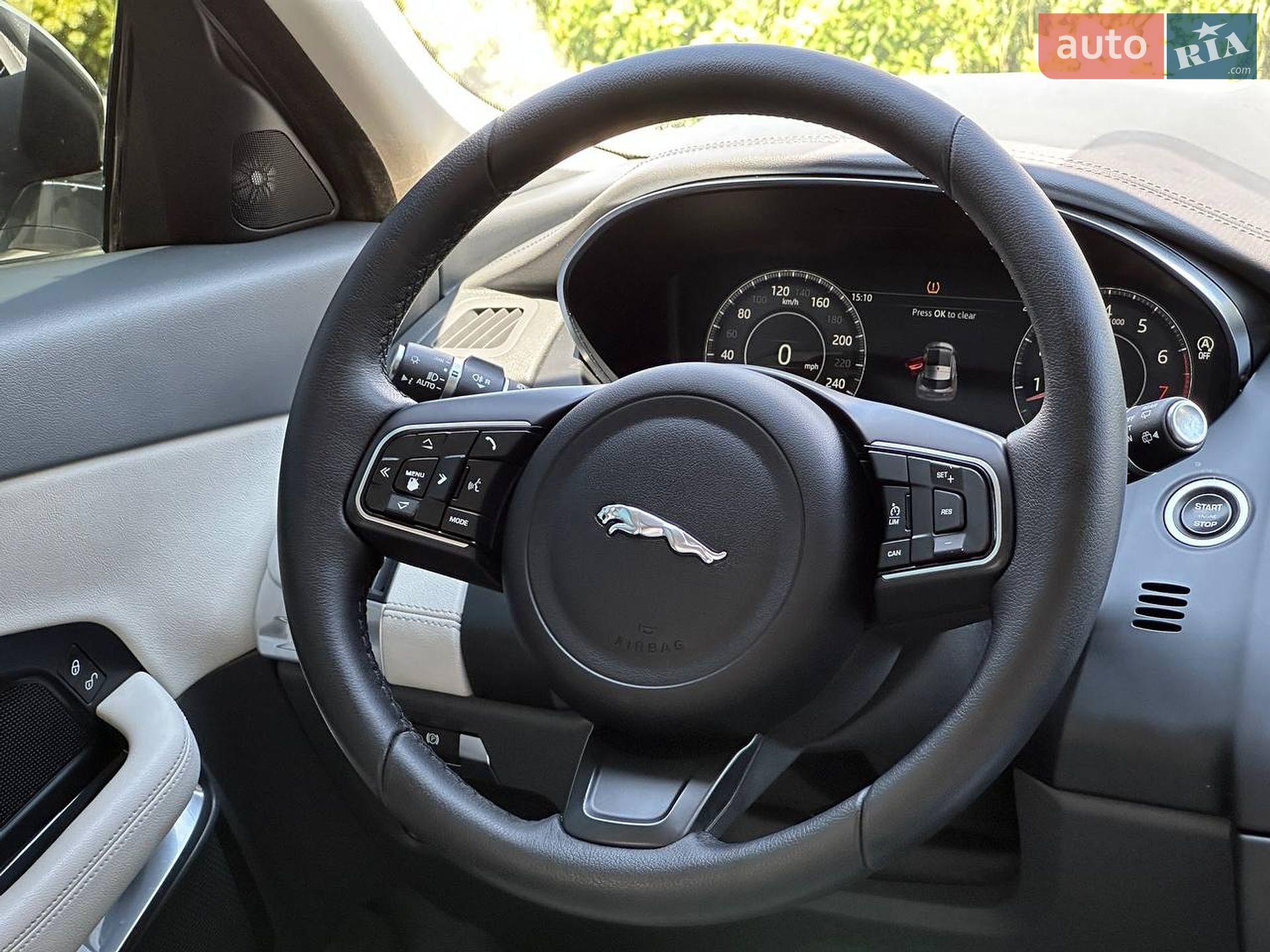 Jaguar E-Pace 2019 VIN SADFK2FX8L1Z76454 фото оголошення 11 з 27