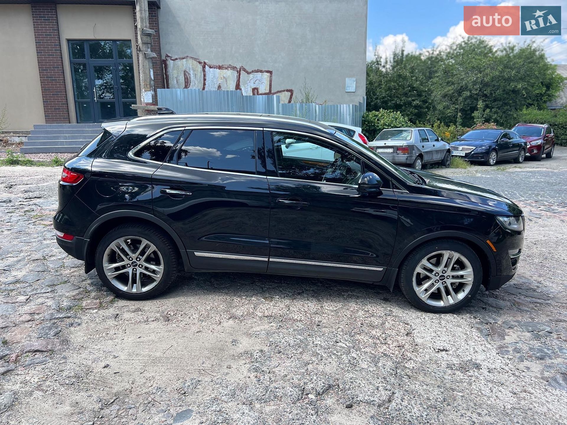Lincoln MKC 2019 VIN 5LMCJ3D93KUL32183 фото оголошення 2 з 23